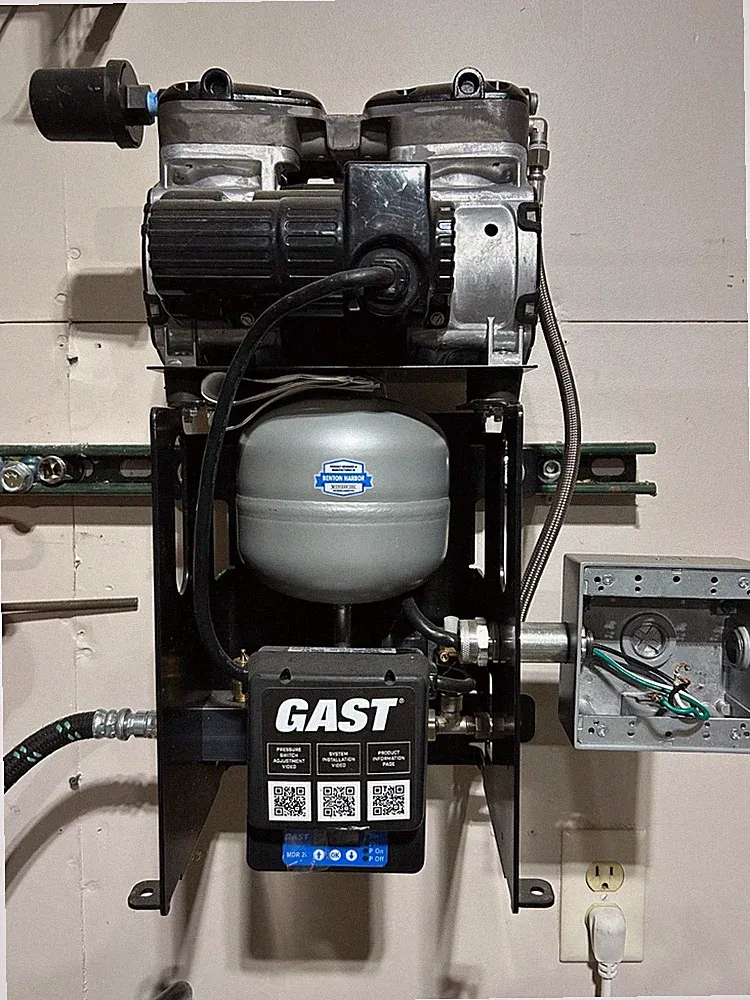 GAST Electric Air Compressor: 0.5 hp, 1 Stage, Horizontal, 0.53 gal, 2.5 cfm, 55